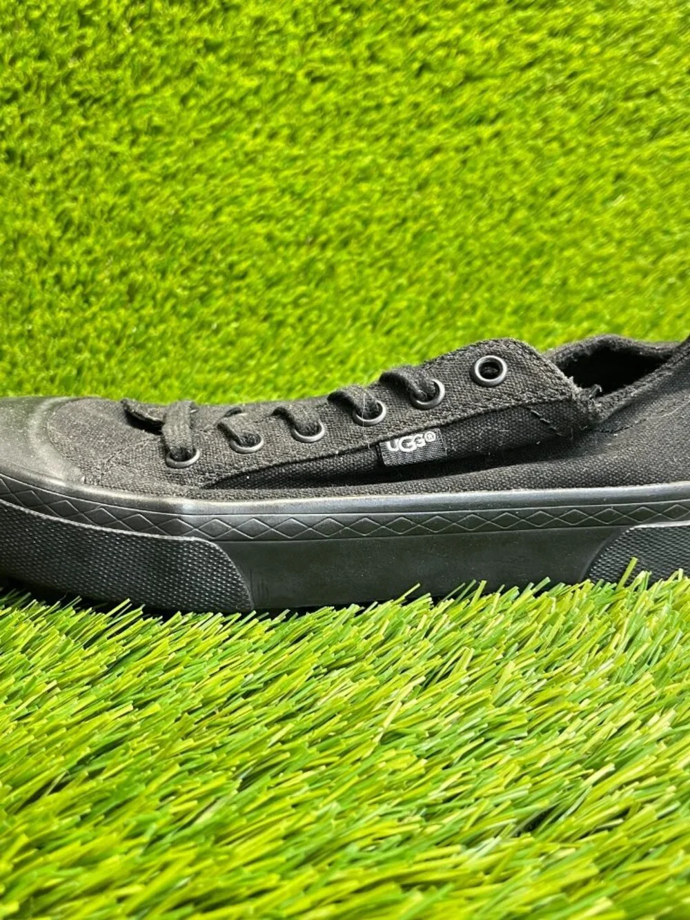 UGG‎ Aries Womens Size 7 Black Athletic Walking Canvas Lace Up Shoes Sneakers
